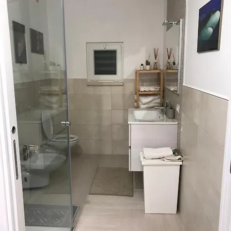 Dana Villa *